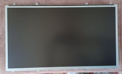 Wyjęty ekran LCD z ramką z komputera All-in-One 19-calowy panel LCD z ramką, leżący na różowym materiale