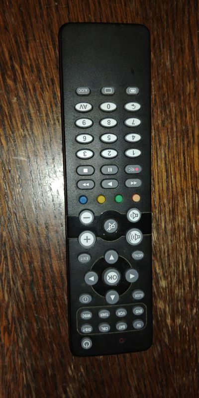 Jak skonfigurować uniwersalny pilot bez instrukcji?