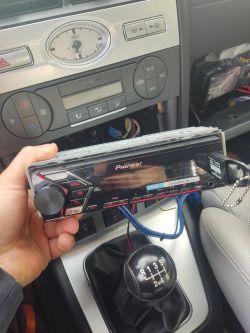 Pioneer DMH-G220BT - Nie daje sygnału na wzmacniacz do tuby.