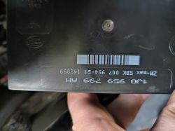 Moduł komfortu do VW Bora z numerami seryjnymi i symbolami