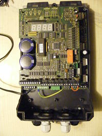 Identyfikacja falownika ze zdjęcia - brak czołówki i danych, szukam instrukcji