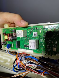 Bosch KGN46H70 MED - pojawia się lód na parowniku i temperatura w lodówce rośnie