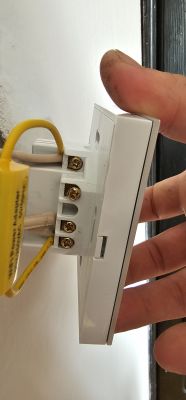 Włącznik dotykowy WiFi - żyrandol dyskoteka po podłączeniu, jak rozwiązać?