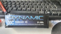 Łączenie i ładowanie baterii EB-BT550ABE do głośnika Bluetooth