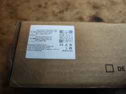 Pudełko produktu z etykietą informacyjną i kodem QR.