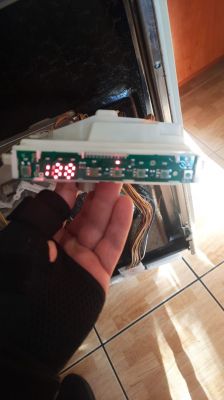 Bosch SRV45T13EU/44 - nie działa po włączeniu - brak zasilania