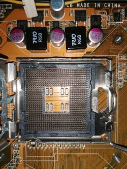 Restart komputera po zmianie z Intel Core 2 Duo E4600 na Q6600 na Asus P5K-SE/PU