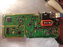 Baofeng UV-82 - Miga czerwony LED, szukam schematu - model PCB inny niż standar