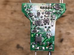 Yeelight GU10 Smart Bulb W1 350lm YLDP004-A - wnętrze, moduł WiFi