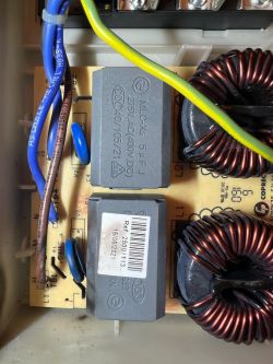 Indesit I64I 6C6A(X)/NL - Uszkodzony warystor w module ECOOK7G_Filter