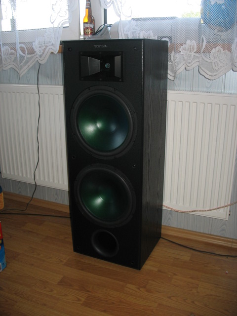 Wzmacniacz Holton 2*400 W Wzmacniacz Holton 2*400 W