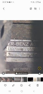Tabliczka znamionowa silnika Mercedes-Benz OM364 z widocznymi oznaczeniami i numerami.