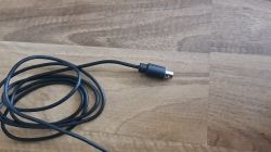 Logitech G923 – okrągła wtyczka zamiast USB przy kierownicy?