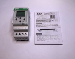 Zegar programowalny F&amp;F PCZ-524.4 obok instrukcji obsługi