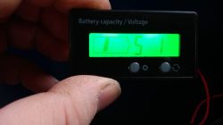 Woltomierz panelowy programowalny