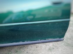 Przyklejanie plastikowych listew drzwiowych w Audi A3 8L - jakie kleje użyć?