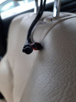 Jak podłączyć monitory z nietypowymi wtyczkami do radia 2din z Androidem?