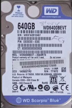 Etykieta starego dysku twardego WD Scorpio Blue 640GB z oznaczeniem modelu WD6400BEVT.