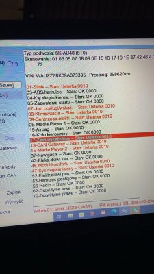 Ekran komputera diagnostycznego z listą usterek samochodu.