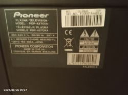 Tabliczka znamionowa telewizora plazmowego Pioneer PDP-4270XA z danymi technicznymi i numerem seryjnym.