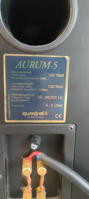 Tag na tylnym panelu głośnika Quadral Aurum-5 z parametrami technicznymi.