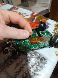 Czy uda się naprawić uszkodzony pad od konsoli Xbox One S?