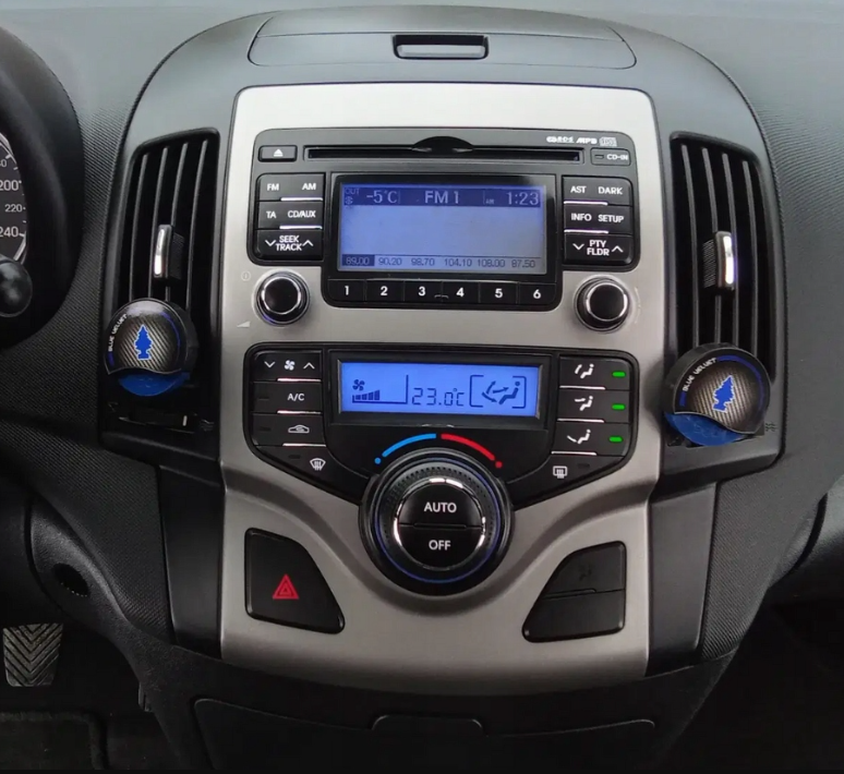 Hyundai i30 Radio wyłącza się podczas jazdy. Wybija go i włącza się po kilku godzinach/dniach.
