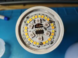 £1 Wnętrza inteligentnych żarówek: IKEA Tradfri LED2003G1, Ener-J SHA5262, niemarkowy PIR, Yi