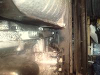 Jak usunąć wyciek oleju ze skrzyni biegów w moim aucie? Załączam zdjęcia.