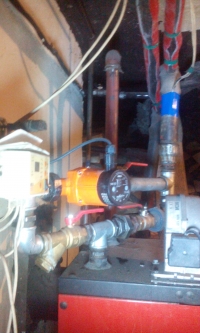 The water in the furnace is hot, and the radiators are cold after extinguishing