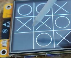 Tic-Tac-Toe Game on ESP32 Touchscreen ESP32-2432S028R touchscreen displaying a tic-tac-toe game.