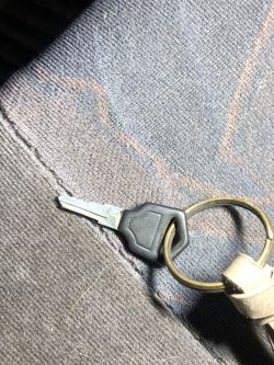 Volvo V40 98r - jak wyłączyć alarm po podłączeniu nowego akumulatora?