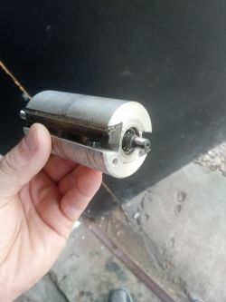 Wyjmowanie łożyska z wałka struga elektrycznego Bosch PHO20-82 - instrukcje i wskazówki