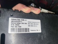 Zbliżenie etykiety modułu zasilania Antares Ester EGS8-5 piekarnika Whirlpool