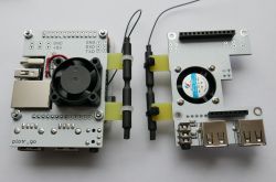 Dwie płytki z dodatkowymi złączami USB i wentylatorami chłodzącymi dla Orange Pi Zero 3.