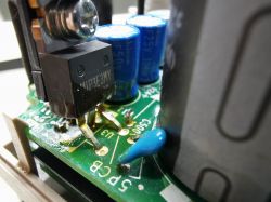 Naprawa falownika YASKAWA V1000: błąd u50, uu, wymiana modułu IPM, bocznika i elementów pasywnych