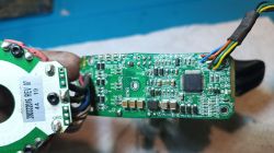 Milwaukee M12FIWF12 - zdjęcie PCB do odbudowy ścieżek i 2 przelotek?