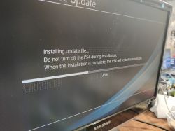 PS4 Pro: Artefakty, błędy w grach, zawiechy podczas wyłączania - diagnoza uszkodzonej pamięci?