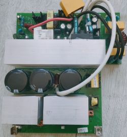 Płytka drukowana spawarki z elementami elektronicznymi