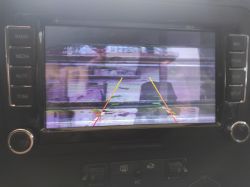Zakłócenia obrazu kamery cofania w VW Golf 5 przy włączonym silniku - wątpliwości związane z CANBUS