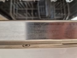 Tabliczka znamionowa zmywarki Bosch SGS43A42UK/01 z widocznym numerem modelu
