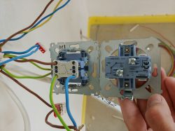 Connecting Double & Single Staircase Switches: Corridor & Outdoor Lighting Solution
