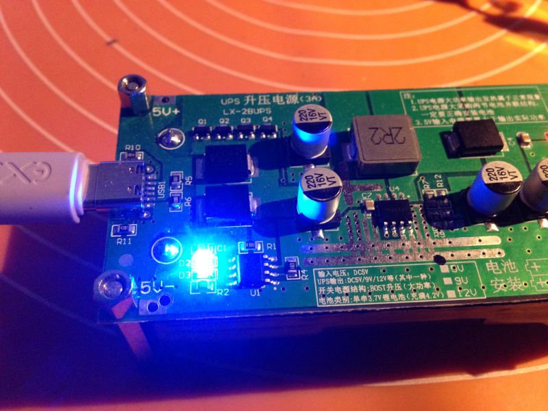 UPS wersja 2 - 5V 2A dla 9V 1,6A a dla 12V 1,2A na akumulatorki 2x18650