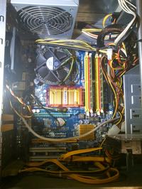 Czy temperatury ASUS GeForce 560 TI i Intel Q9300 są w normie?