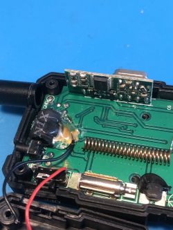 Miejsce podłączenia antenki w sygnalizatorze brań Prologic SMX MKII - instrukcje i zdjęcia