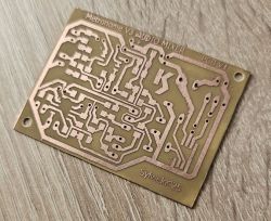Płytka drukowana z miedzianymi ścieżkami, opisana jako „Metronome V3 AUDIO MIXER PCB V1”
