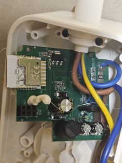 Interior of Eightree WiFi Power Strip Interior of Eightree WiFi smart power strip showing the circuit board.