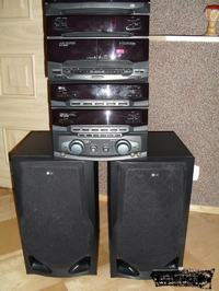 Po podłączeniu wieży do komputera jedna klolumna gra ciszej, czemu?