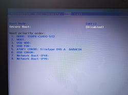 Ekran BIOS z ustawieniami Boot Mode UEFI i wyłączonym Secure Boot