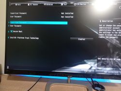 Ekran BIOS z zakładką bezpieczeństwa, pokazujący opcje haseł i Secure Boot